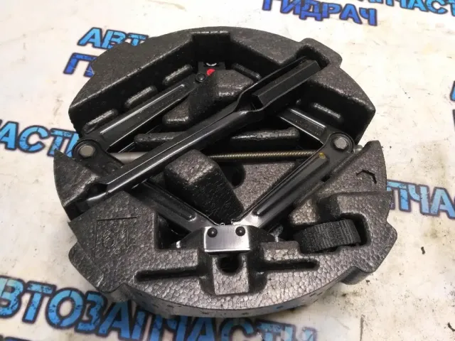 Органайзер с домкратом и ключом OPEL MOKKA Opel Отличное состояние.