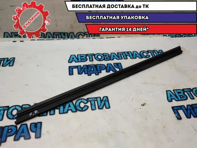 Накладка стекла переднего левого внутренняя Skoda Octavia a5 1Z0837479A Отличное  состояние