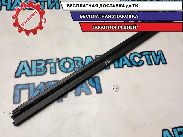 Накладка стекла заднего правого внутренняя Skoda Octavia a5 1Z5839479C Отличное  состояние