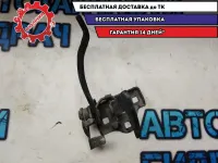 Крючок капота Skoda Octavia a5 1Z0823480H Отличное  состояние