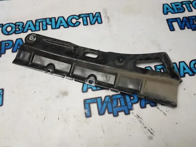 Направляющая заднего бампера правая Skoda Octavia a5 1Z5807148A Отличное  состояние