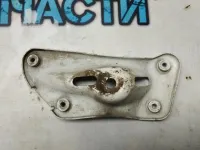 Кронштейн крепления крыла правый Skoda Octavia a5 1Z0810680A Отличное  состояние