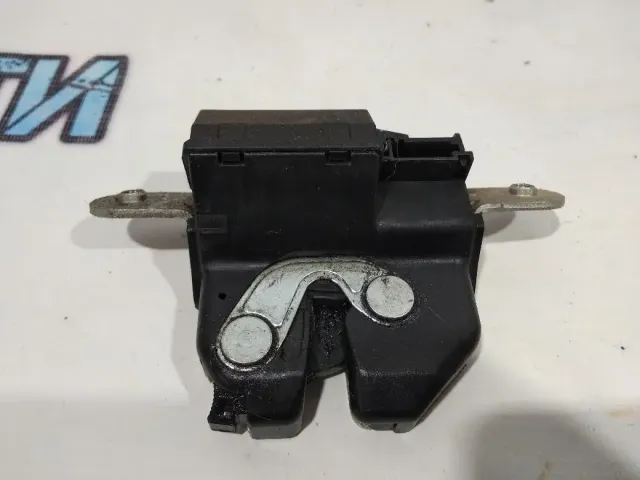 Замок багажника Opel Corsa D 55701971.