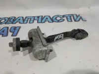 Ограничитель двери  Opel Corsa D 13242975.