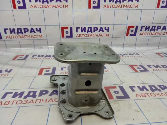 Кронштейн усилителя переднего бампера левый Opel Antara (C105) 4813512. Дефект.