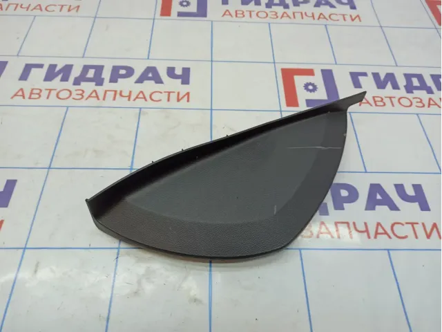 Накладка декоративная на торпедо правая Opel Antara (C105) 96661677. Царапина.