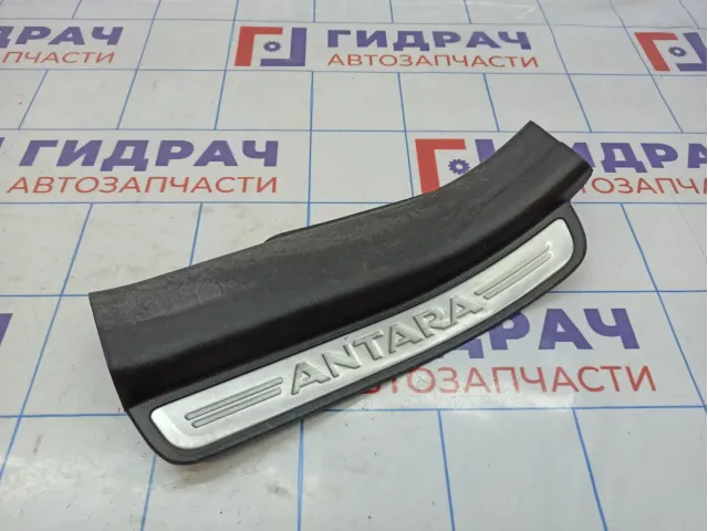 Накладка порога заднего левого внутренняя Opel Antara (C105) 4814260. Царапины.