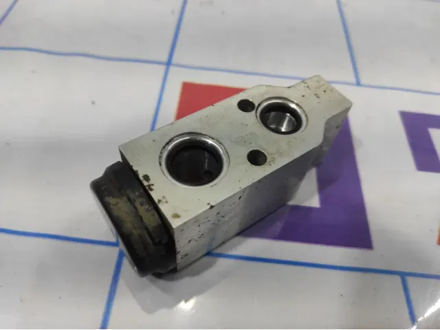 Клапан кондиционера Opel Antara (C105) 4803982.