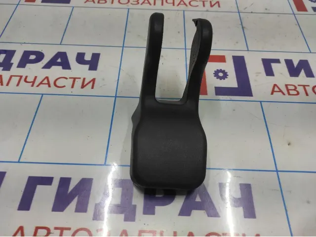 Накладка кронштейна сиденья правого Opel Antara (С145) 96476960.