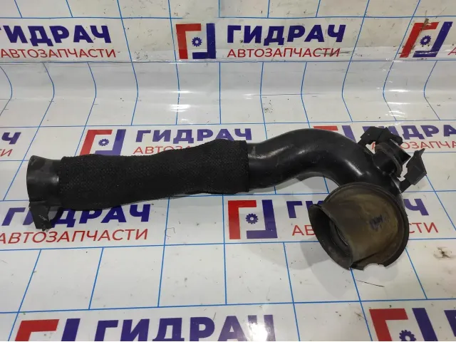 Воздуховод Opel Antara (С145) . На корпус воздушного фильтра.