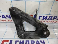 Кронштейн передней балки Opel Antara (С145) 25930475. Правый.