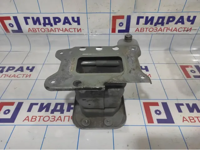 Кронштейн усилителя переднего бампера правый Opel Antara (С145) 96448102.