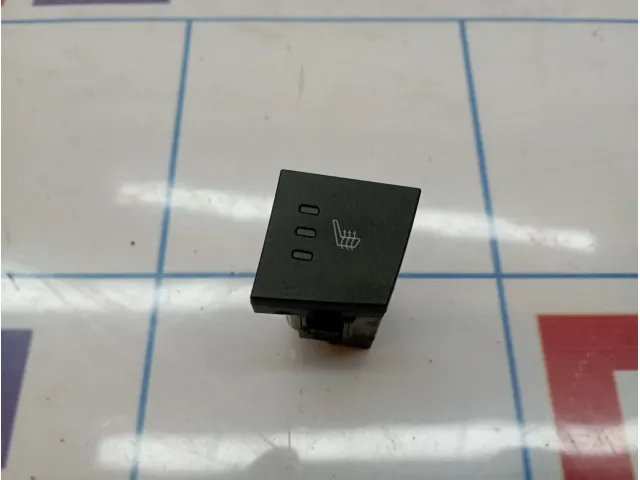 Кнопка обогрева сидений правая Opel Antara (С145) 20785533