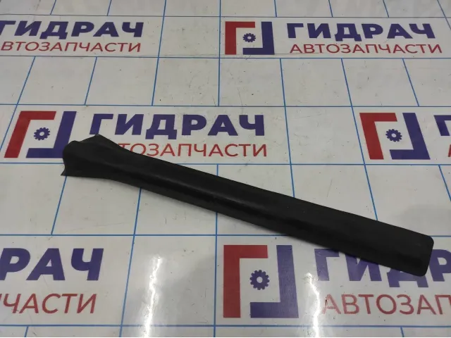 Накладка стойки правая Opel Astra (H) 13123711