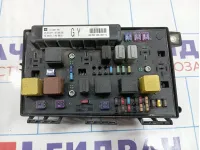 Блок предохранителей моторный Opel Astra (H) 13206751
