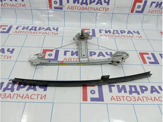 Стеклоподъемник механический задний левый Opel Astra (H) 13100420