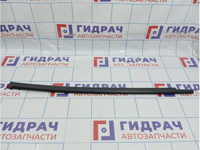 Накладка стекла переднего левого Opel Astra (H) 24468033