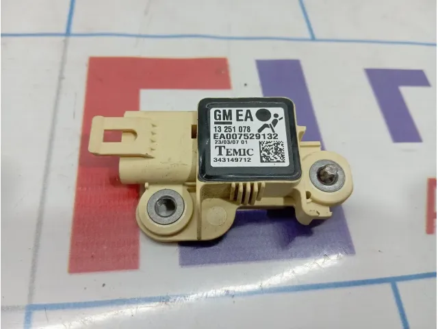 Датчик AIR BAG Opel Astra (H) 13251078