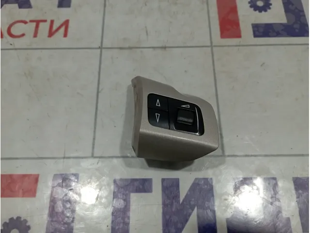 Блок кнопок в рулевое колесо правый Opel Astra H 13234174