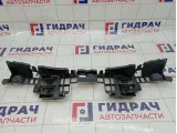 Направляющая переднего бампера Opel Astra H 13225772