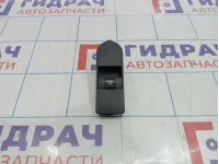 Кнопка стеклоподъемника передняя правая Opel Astra (H) 6240357