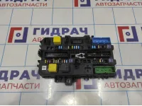 Блок предохранителей Opel Astra (H) 13220829