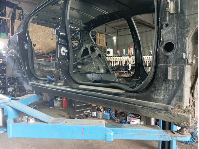 Порог со стойкой правый Opel Astra