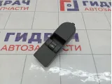 Кнопка стеклоподъемника передняя правая Opel Astra 6240357