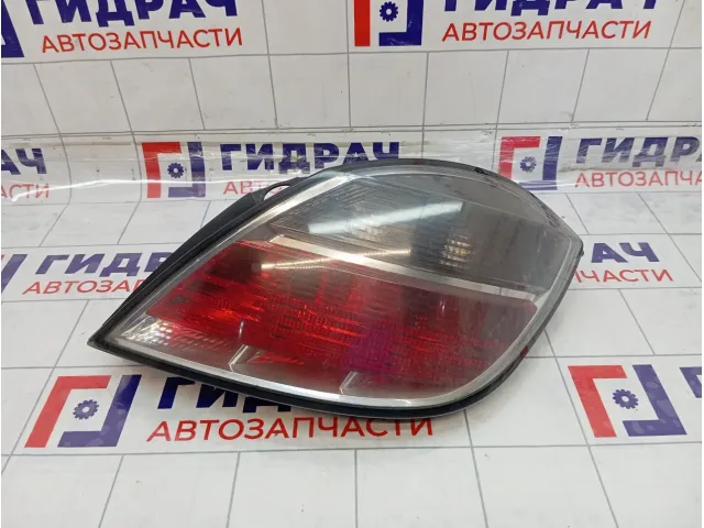 Фонарь задний правый Opel Astra 1222356