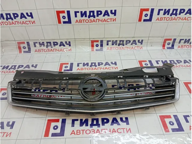 Решетка радиатора Opel Astra 1320370