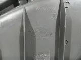 Кронштейн полки багажника правая Opel Astra 13156883