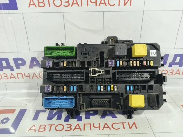 Блок предохранителей задний Opel Astra 13220832