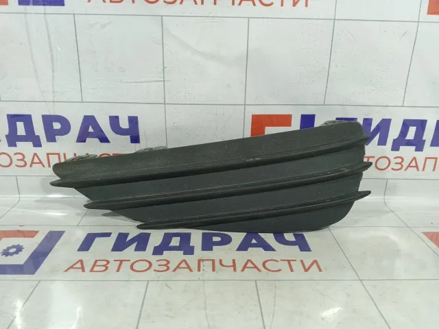 Заглушка бампера передняя правая Opel Astra 13110335