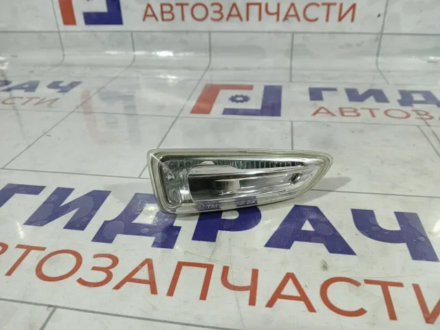 Повторитель на крыло правый Opel Astra 13273104