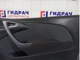 Обшивка двери передней правой Opel Astra 2230049