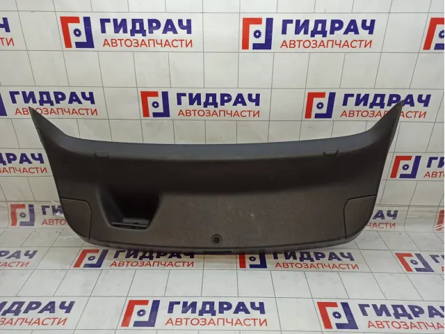 Обшивка двери багажника Opel Astra 2346570