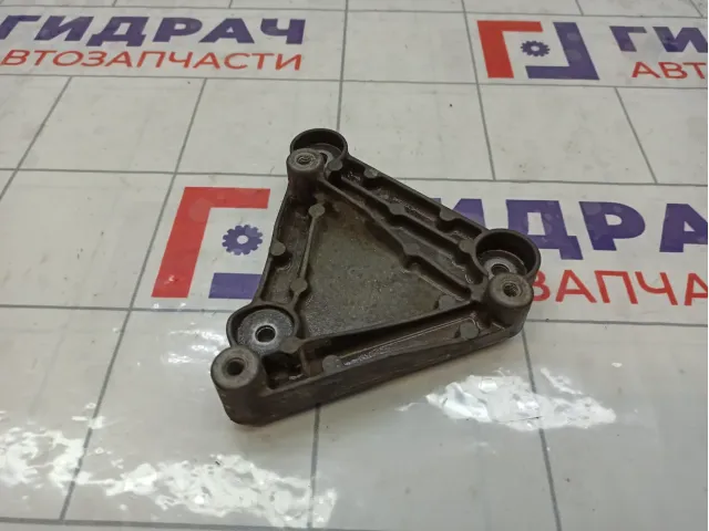 Кронштейн кондиционера Opel Astra 55567289