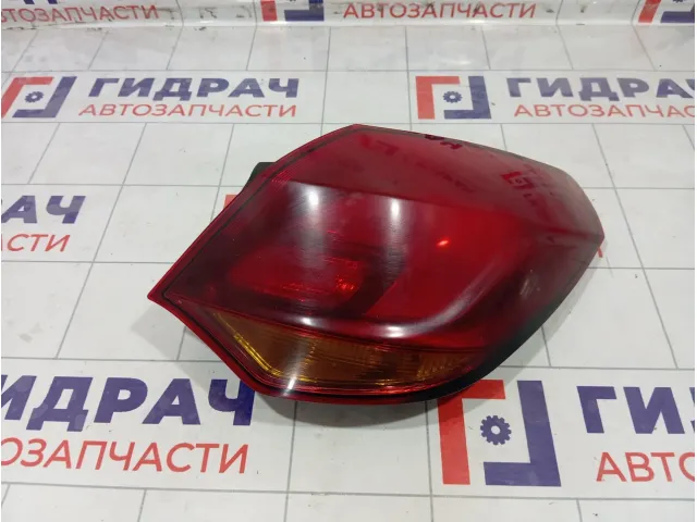 Фонарь задний наружный правый Opel Astra 1222208