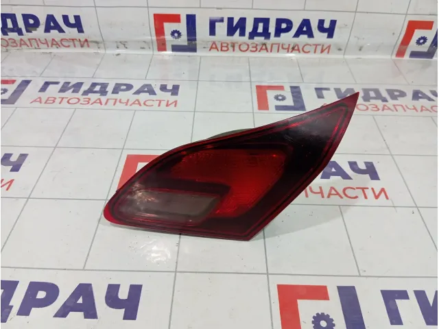Фонарь задний внутренний правый Opel Astra 1222210