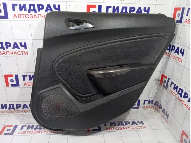 Обшивка двери задней правой Opel Astra 2231100