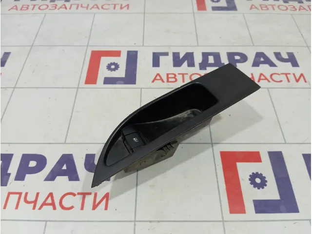 Кнопка стеклоподъемника заднего левого Opel Astra 6240774