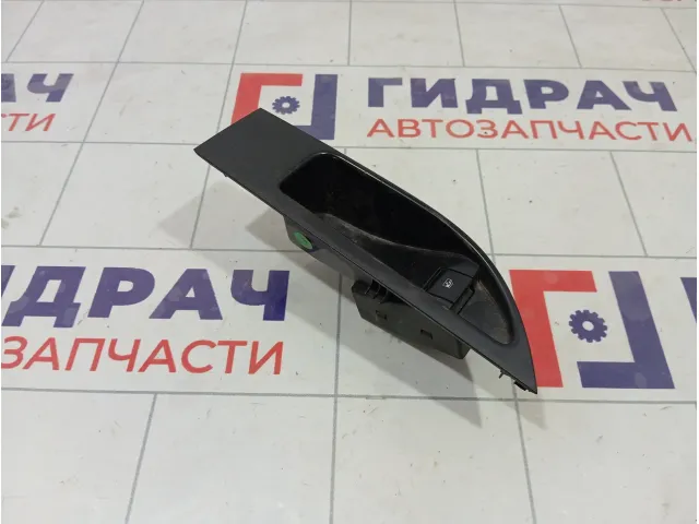 Кнопка стеклоподъемника заднего правого Opel Astra 6240774