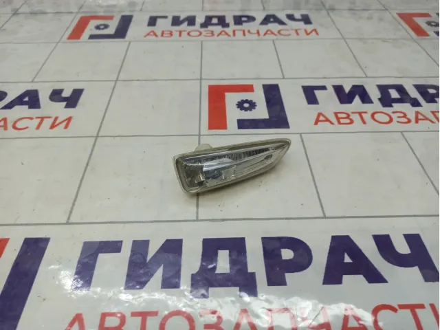 Повторитель на крыло правый Opel Astra 13273104