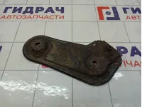 Кронштейн балки передней левый Opel Astra 13266387