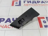 Кнопка стеклоподъемника переднего правого Opel Astra 6240772