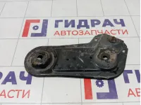 Кронштейн балки передний левый Opel Astra 13266387