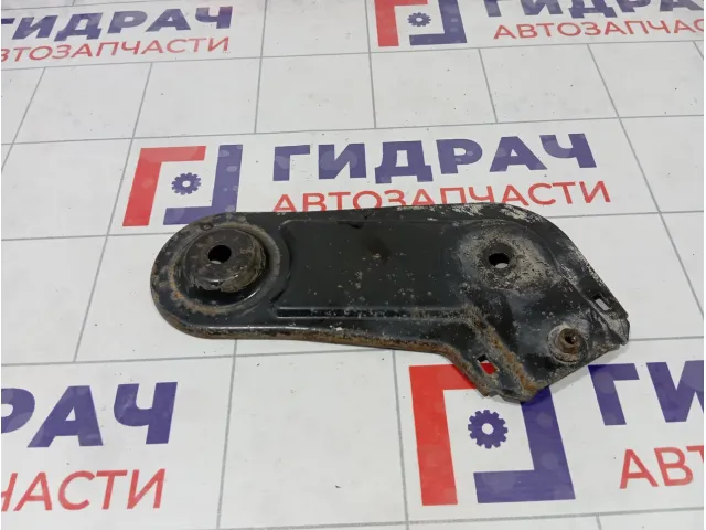 Кронштейн балки передний правый Opel Astra 13266388