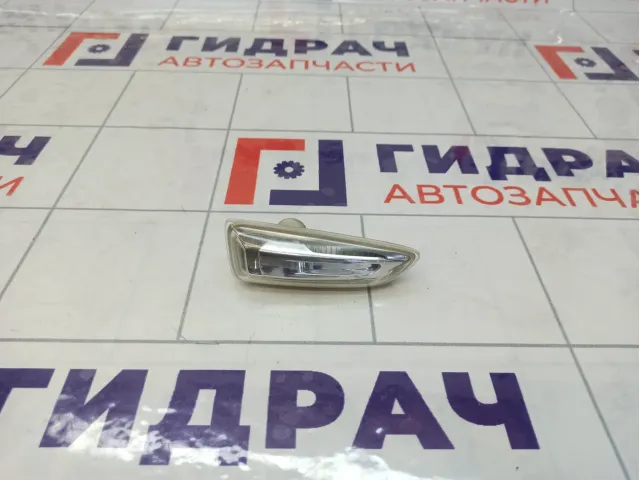 Повторитель на крыло правый Opel Astra 13273104