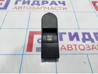 Кнопка стеклоподъемника передняя правая Opel Astra (H) 6240357.