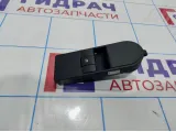 Кнопка стеклоподъемника передняя правая Opel Astra (H) 6240357.
